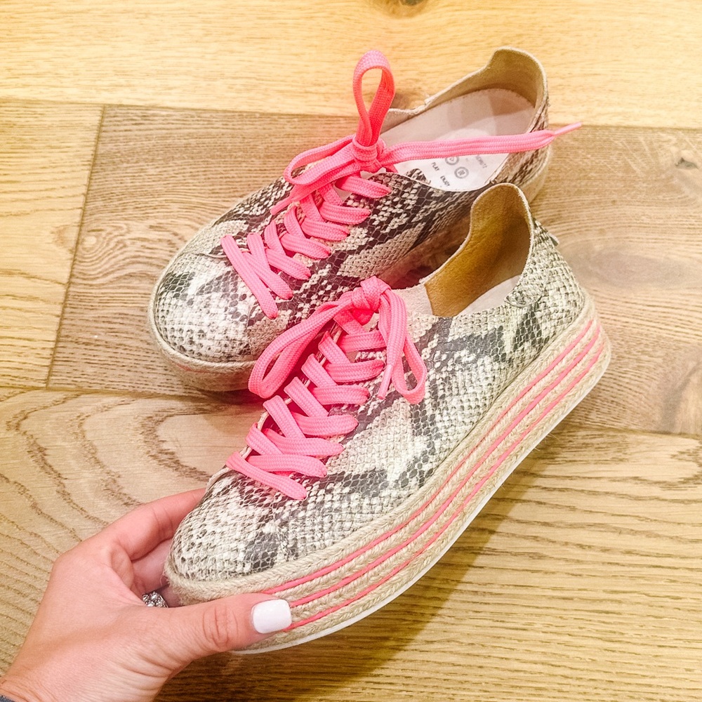 SCHUTZ | Snakeskin Platform Sneaker (Neon Pink)